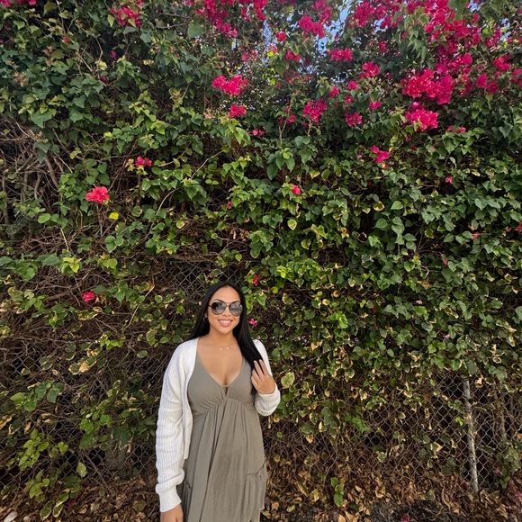 Meet your Posher, Celest - Picture 1 of 1